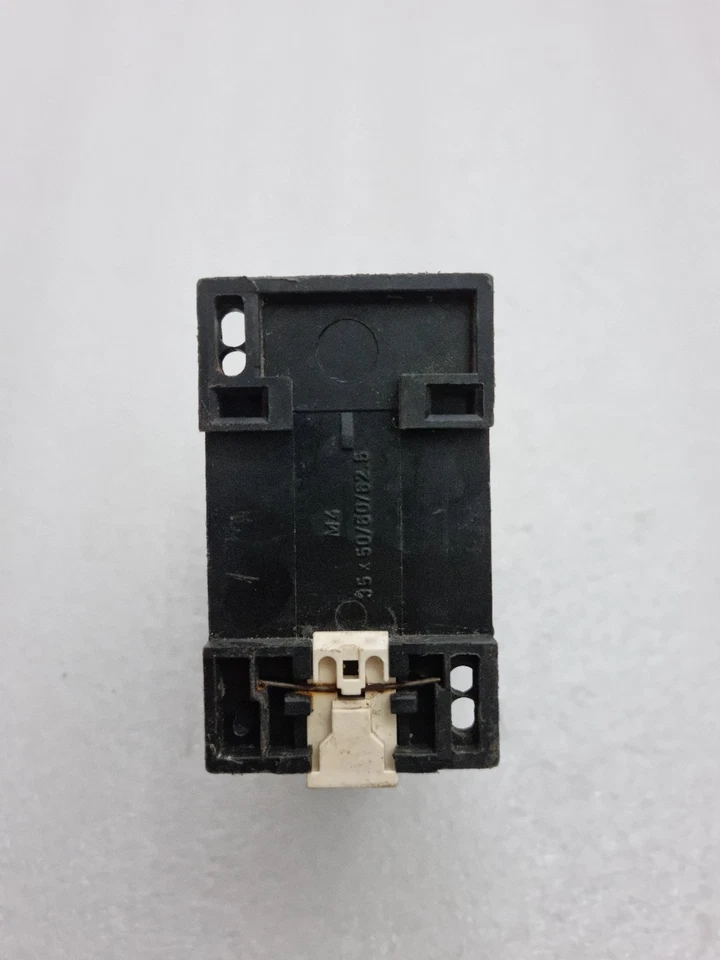 Siemens 7PU2240-3BG32-0Z ON DELAY ELECTRONIC TIMER 110V AC/DC SUPPLY 0.6-6Min